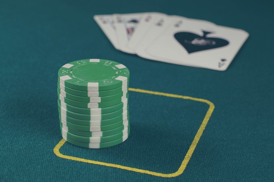 棋牌游戏中胜率波动的因素与龙虎斗规律解析